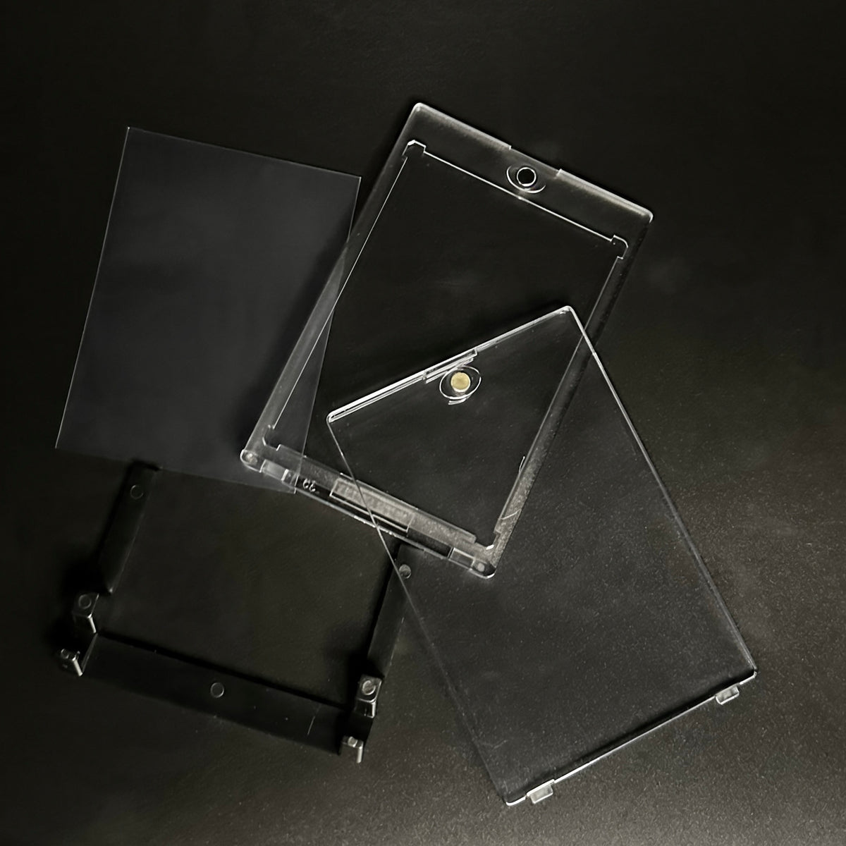 Premium Showcase Kit 35PT – Etui Magnetyczne + Stojak TCG⁠